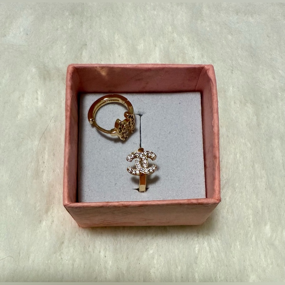 Mini-CC Style Earrings in Gold-tone With Pink Box